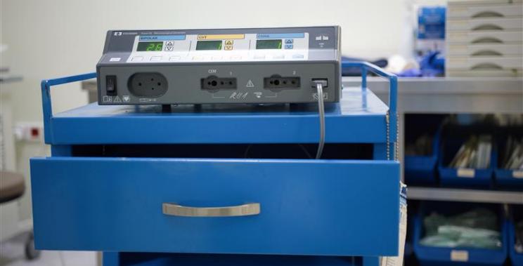 Mono-Polar Medical Devices